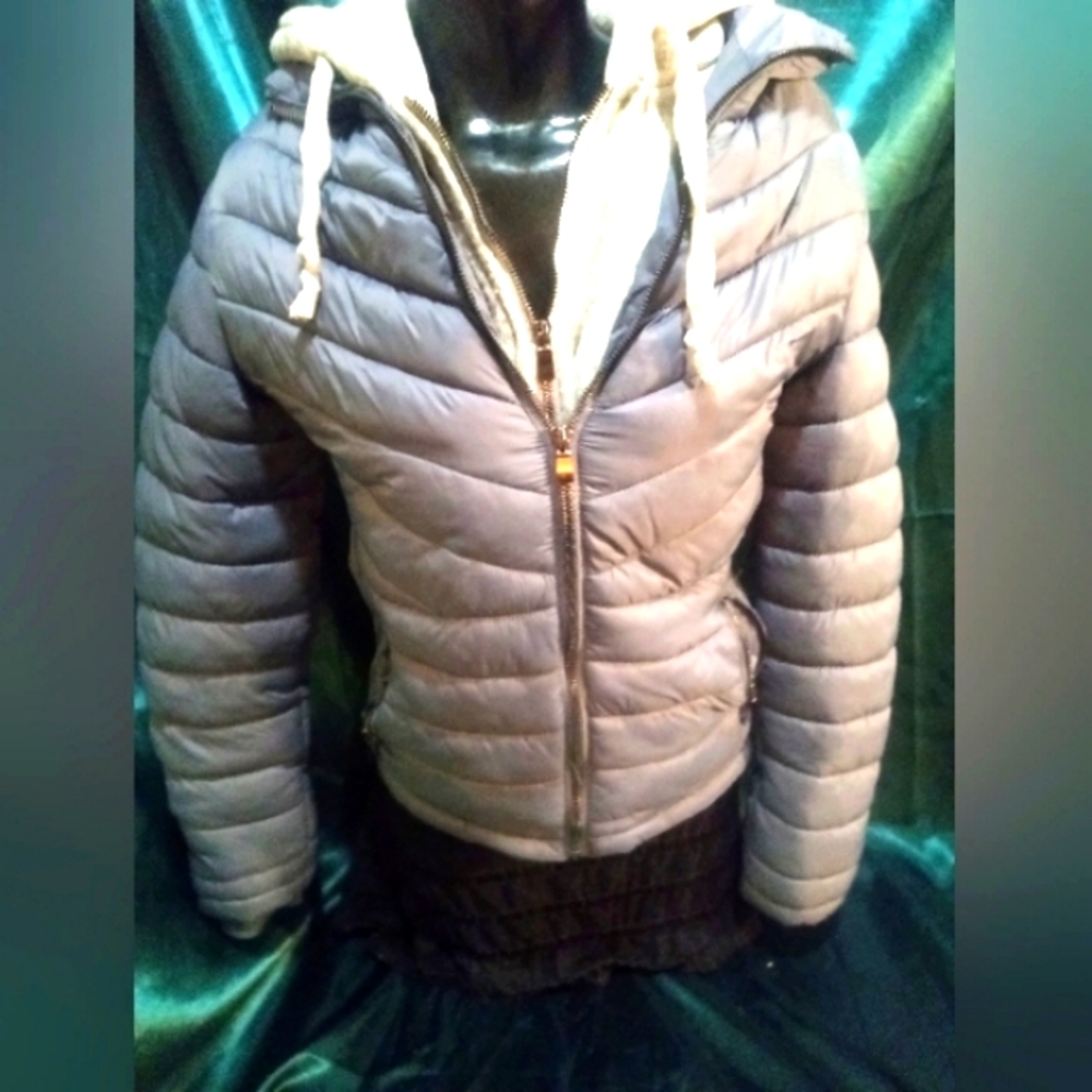 🎁 Gorgeous YMI Collection Full Zip Puffer, Removable Hood, Silver/Gray Size M